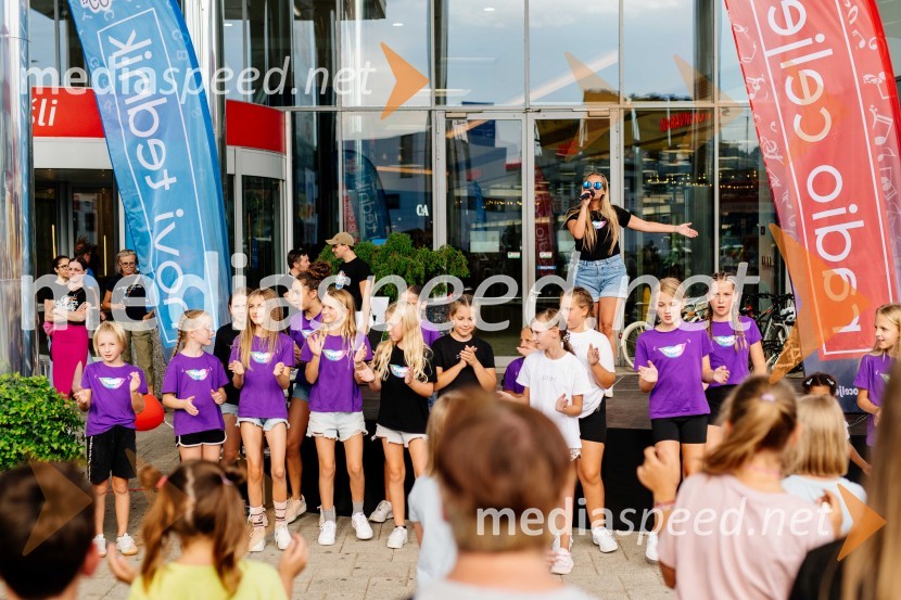  Tinkara Fortuna, skupina BepopŠolačinkarije v Citycentru Celje
