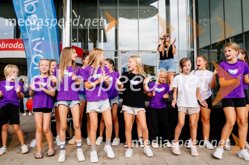  Tinkara Fortuna, skupina BepopŠolačinkarije v Citycentru Celje