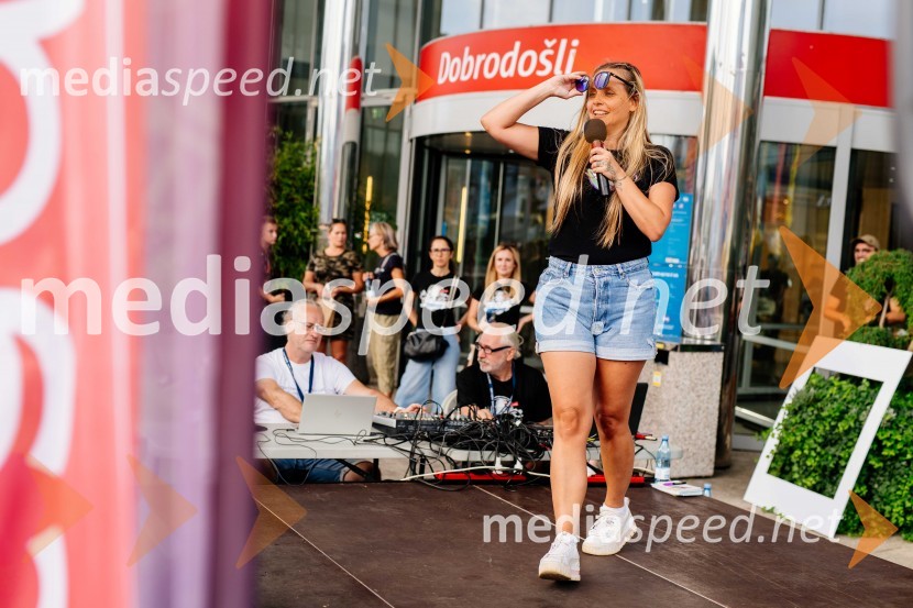  Tinkara Fortuna, skupina BepopŠolačinkarije v Citycentru Celje