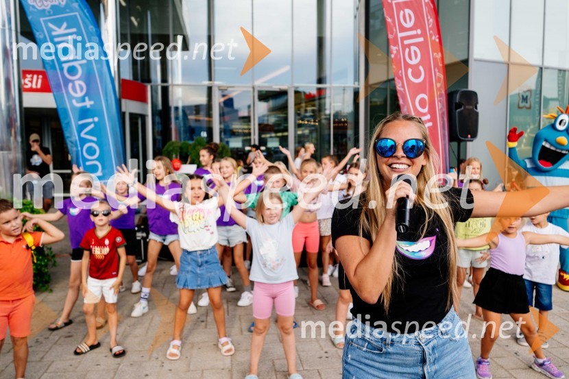  Tinkara Fortuna, skupina BepopŠolačinkarije v Citycentru Celje