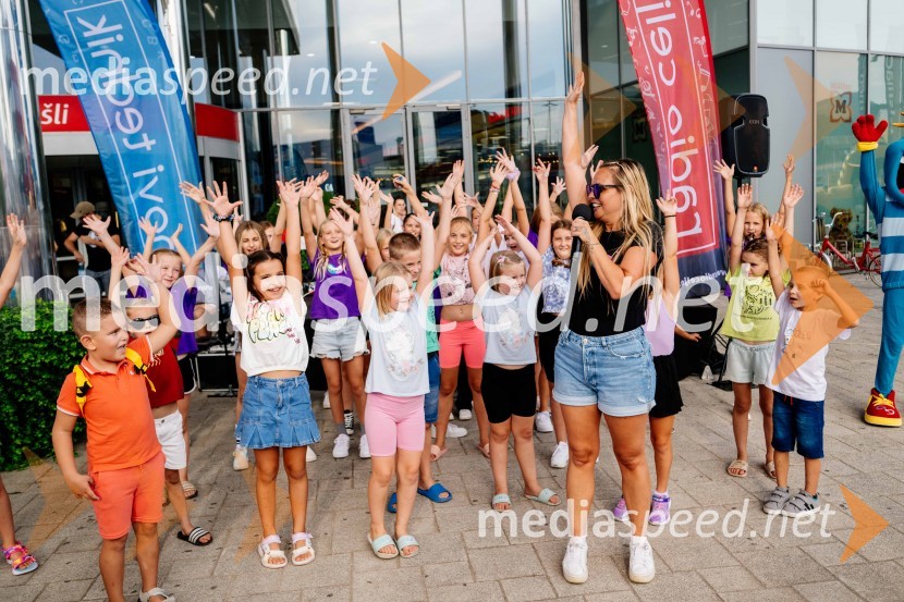  Tinkara Fortuna, skupina BepopŠolačinkarije v Citycentru Celje