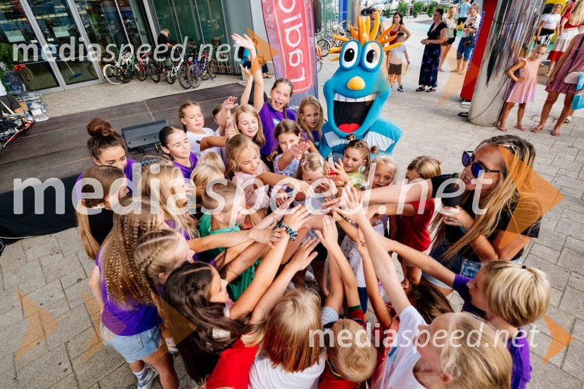  Tinkara Fortuna, skupina BepopŠolačinkarije v Citycentru Celje