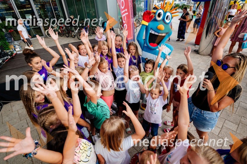  Tinkara Fortuna, skupina BepopŠolačinkarije v Citycentru Celje