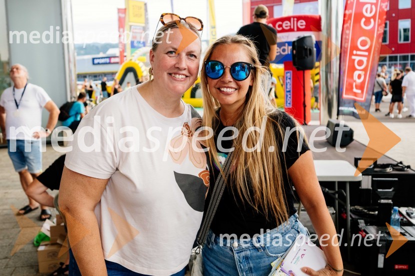  ... ;  Tinkara Fortuna, skupina BepopŠolačinkarije v Citycentru Celje