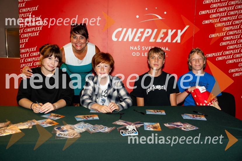  Kaja Šuštar, igralka;  ... ;  David Trontelj, igralec;  Youri Friderich, igralec;  Niko Lemark, igralecFilm Igrišča ne damo doživel premiero tudi v Cineplexx Celje