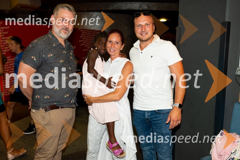  Klemen Dvornik, filmski in televizijski režiser ter predsednik NS DSR;  ... ;  Mateja  Zorko Pavšar;  Alen Pavšar, režiserFilm Igrišča ne damo doživel premiero tudi v Cineplexx Celje