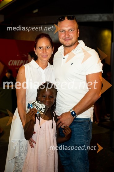  Mateja  Zorko Pavšar;  ... ;  Alen Pavšar, režiserFilm Igrišča ne damo doživel premiero tudi v Cineplexx Celje