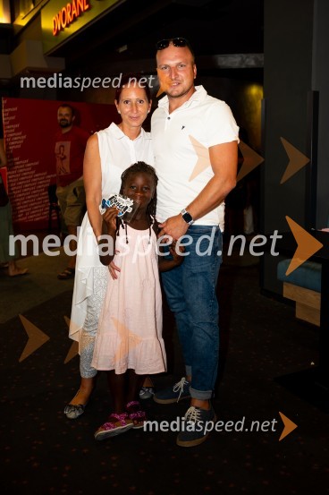  Mateja  Zorko Pavšar;  ... ;  Alen Pavšar, režiserFilm Igrišča ne damo doživel premiero tudi v Cineplexx Celje