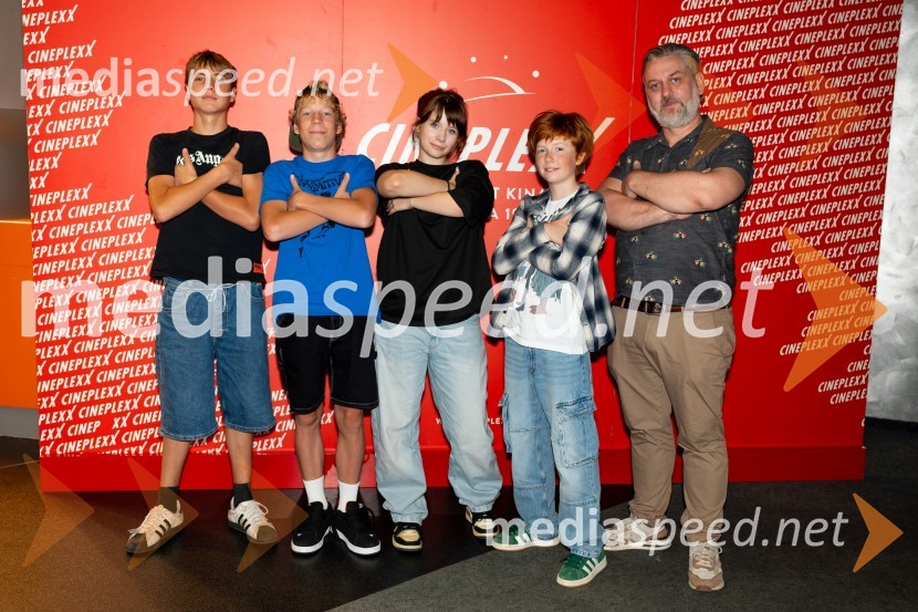  Youri Friderich, igralec;  Niko Lemark, igralec;  Kaja Šuštar, igralka;  David Trontelj, igralec;  Klemen Dvornik, filmski in televizijski režiser ter predsednik NS DSRFilm Igrišča ne damo doživel premiero tudi v Cineplexx Celje