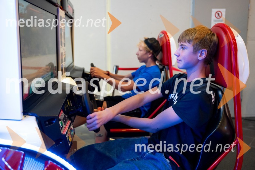  Niko Lemark, igralec;  Youri Friderich, igralecFilm Igrišča ne damo doživel premiero tudi v Cineplexx Celje