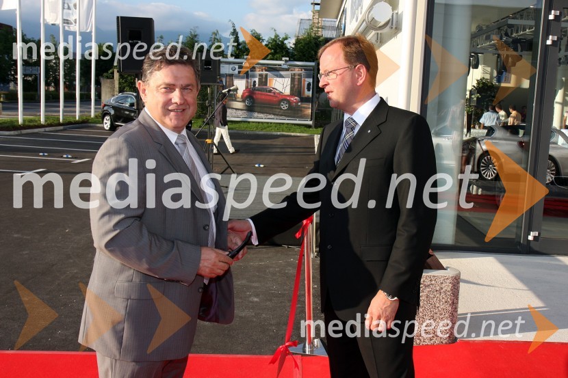 Janez Božič, direktor Avto moto zveze Slovenija d.d. (AMZS d.d.) in Andrej Malgaj, lastnik in direktor podjetja Avtohiša MalgajOtvoritev novega prodajno servisnega centra BMW Malgaj Kranj