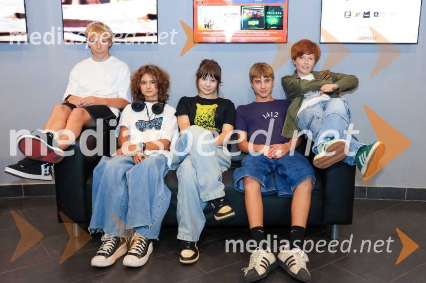  Niko Lemark, igralec;  Kaja Zabret, igralka;  Kaja Šuštar, igralka;  Youri Friderich, igralec;  David Trontelj, igralecIgrišča ne damo!, premiera filma v Cineplexx Maribor