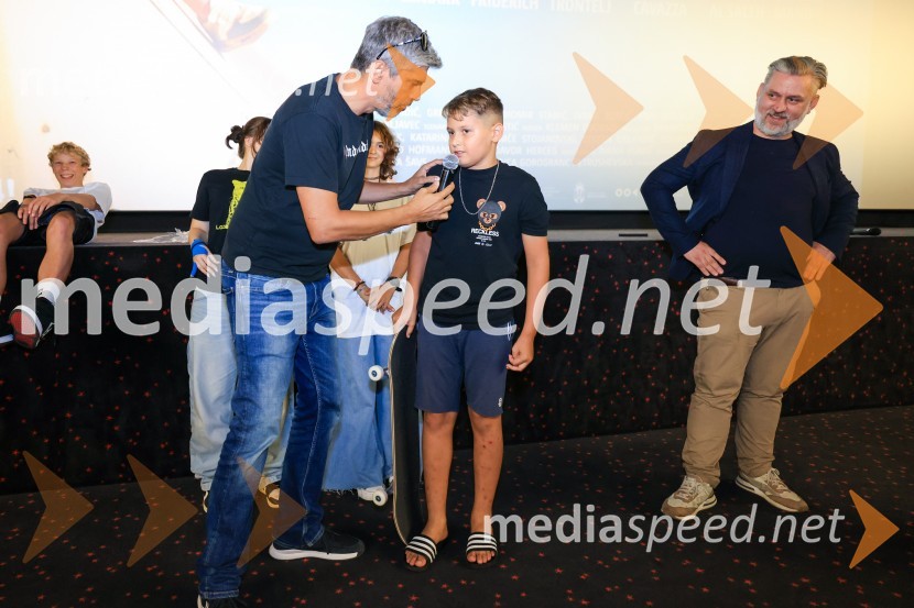  Bor Greiner, odgovorni urednik, Radio City;  ... Igrišča ne damo!, premiera filma v Cineplexx Maribor