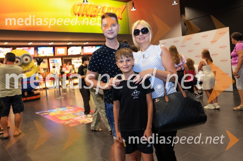  Damjan Murko, pevec;  Tiar Murko;  Maja MurkoIgrišča ne damo!, premiera filma v Cineplexx Maribor