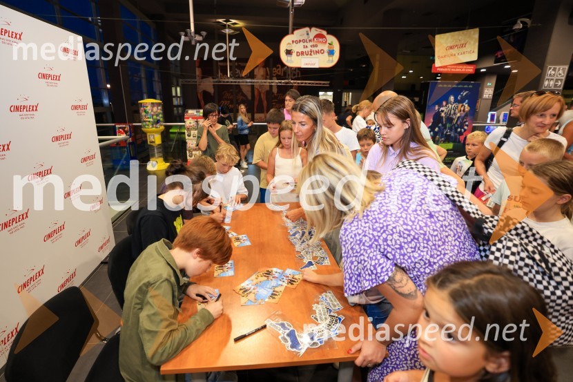  David Trontelj, igralec;  Kaja Šuštar, igralkaIgrišča ne damo!, premiera filma v Cineplexx Maribor