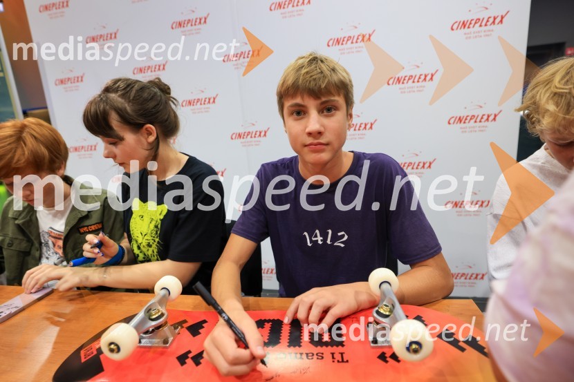  David Trontelj, igralec;  Kaja Šuštar, igralka;  Youri Friderich, igralecIgrišča ne damo!, premiera filma v Cineplexx Maribor