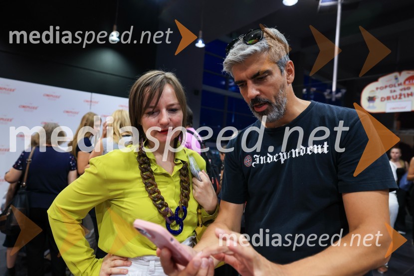  Barbara Daljavec, filmska producentka;  Bor Greiner, odgovorni urednik, Radio CityIgrišča ne damo!, premiera filma v Cineplexx Maribor