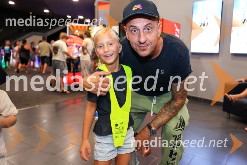  Flora Čukur;  Boštjan Čukur, raper, 6 Pack ČukurIgrišča ne damo!, premiera filma v Cineplexx Maribor