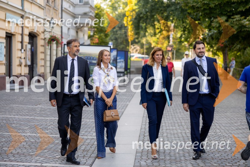  Romolo Isaia, Evropska investicijska banka – EIB;  ... ;  ... ;  ... Skupina EIB v Ljubljani odprla fotografsko razstavo o dveh desetletjih članstva Slovenije v EU