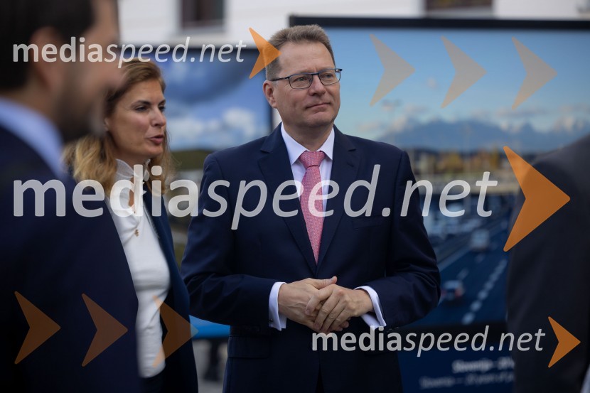 Skupina EIB v Ljubljani odprla fotografsko razstavo o dveh desetletjih članstva Slovenije v EU