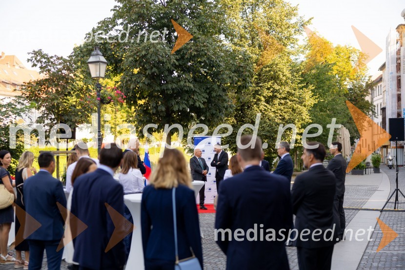 Skupina EIB v Ljubljani odprla fotografsko razstavo o dveh desetletjih članstva Slovenije v EU