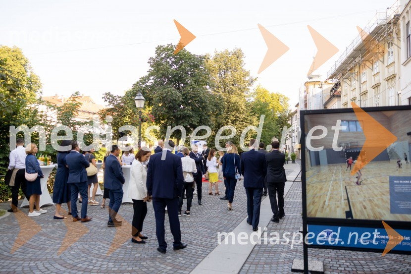 Skupina EIB v Ljubljani odprla fotografsko razstavo o dveh desetletjih članstva Slovenije v EU