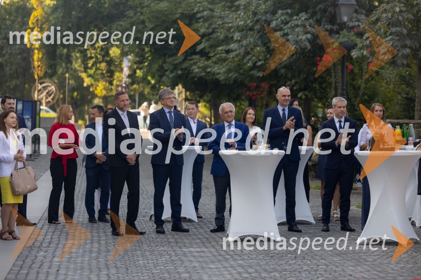 Skupina EIB v Ljubljani odprla fotografsko razstavo o dveh desetletjih članstva Slovenije v EU