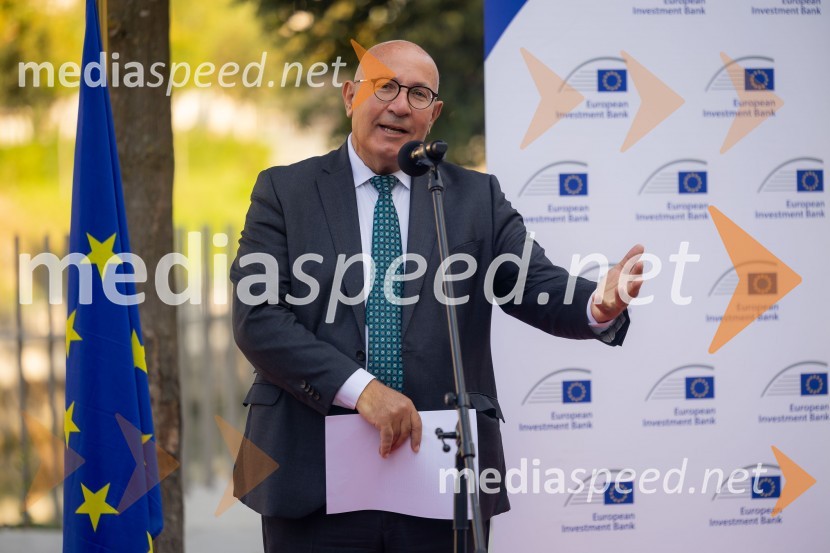  Kyriacos Kakouris, podpredsednik, Evropska investicijska banka – EIBSkupina EIB v Ljubljani odprla fotografsko razstavo o dveh desetletjih članstva Slovenije v EU