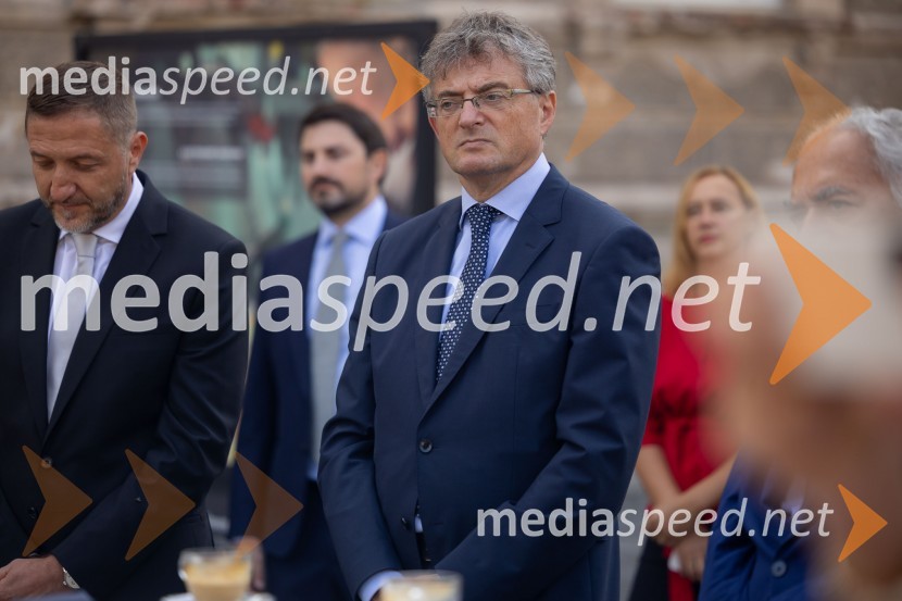  Klemen Boštjančič, minister za finance;  Giuseppe Cavagna, italijanski veleposlanik v SlovenijiSkupina EIB v Ljubljani odprla fotografsko razstavo o dveh desetletjih članstva Slovenije v EU