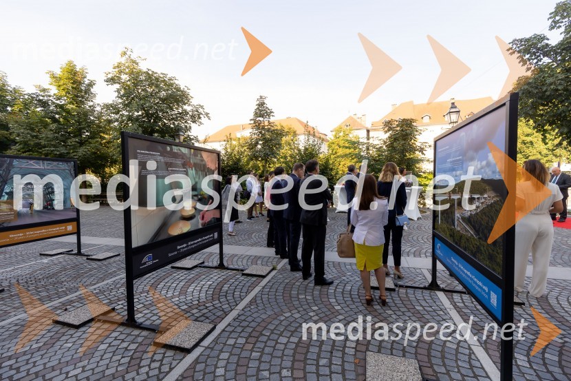 Skupina EIB v Ljubljani odprla fotografsko razstavo o dveh desetletjih članstva Slovenije v EU