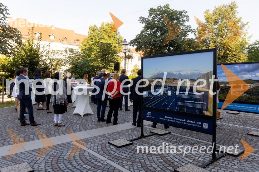 Skupina EIB v Ljubljani odprla fotografsko razstavo o dveh desetletjih članstva Slovenije v EU