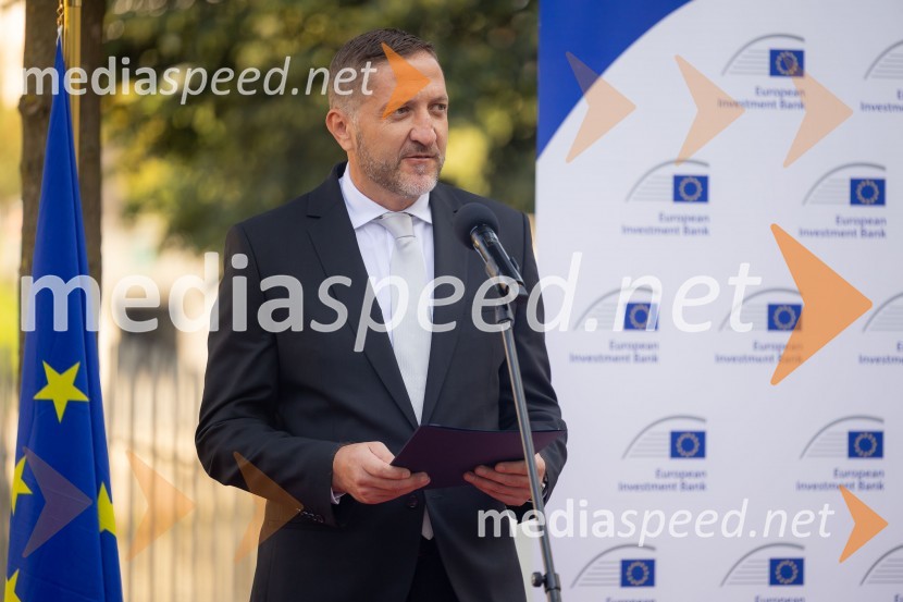  Klemen Boštjančič, minister za financeSkupina EIB v Ljubljani odprla fotografsko razstavo o dveh desetletjih članstva Slovenije v EU