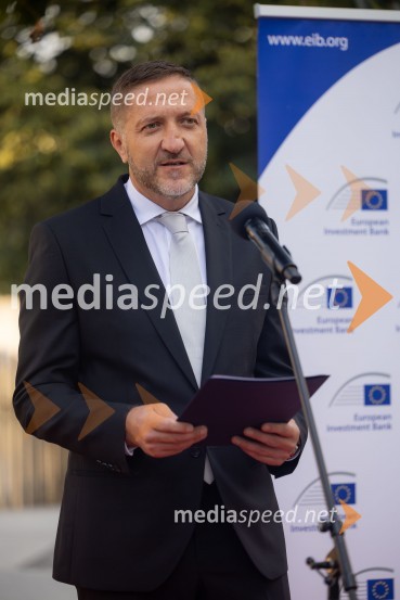  Klemen Boštjančič, minister za financeSkupina EIB v Ljubljani odprla fotografsko razstavo o dveh desetletjih članstva Slovenije v EU