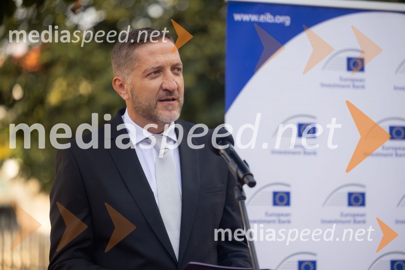  Klemen Boštjančič, minister za financeSkupina EIB v Ljubljani odprla fotografsko razstavo o dveh desetletjih članstva Slovenije v EU