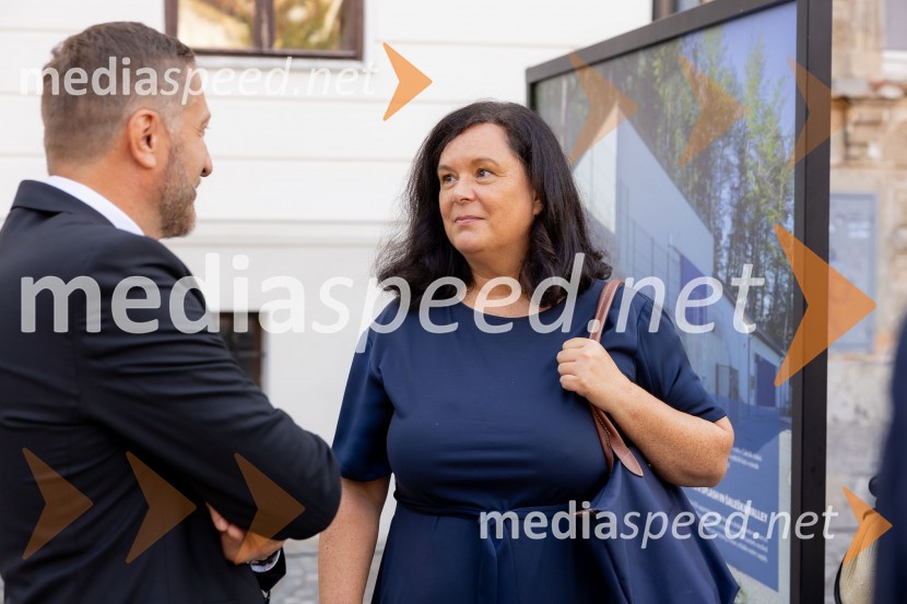  Klemen Boštjančič, minister za finance; Dr. Andreja Kodrin, članica Investicijskega odbora EFSISkupina EIB v Ljubljani odprla fotografsko razstavo o dveh desetletjih članstva Slovenije v EU