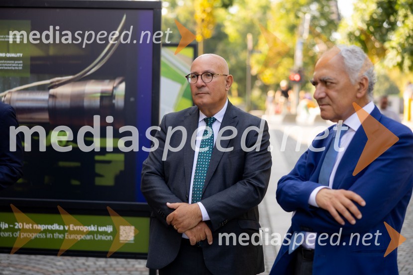  Kyriacos Kakouris, podpredsednik, Evropska investicijska banka – EIB;  ... Skupina EIB v Ljubljani odprla fotografsko razstavo o dveh desetletjih članstva Slovenije v EU
