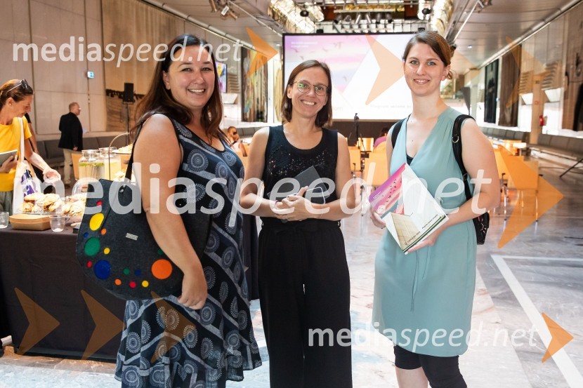  Vesna Volk;  Katja Novak, vodja promocijskih projektov, Cankarjev dom;  Tisa Mrhar, altPredstavitev sezone 2024/25, Cankarjev dom