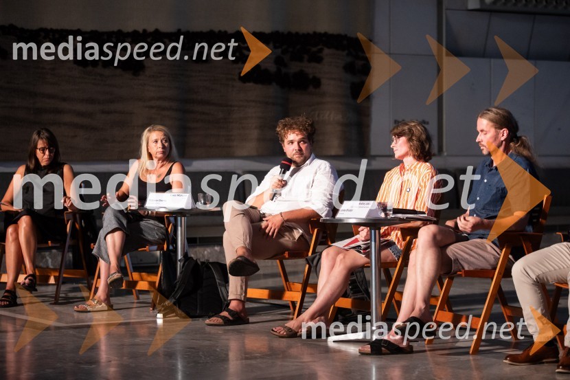  Barbara Rogelj, vodja humanističnega in kulturno-vzgojnega programa, Cankarjev dom;  Tatjana Doma, dramaturginja SLG Celje;  Luka Marcen, režiser;  Urška Brodar, dramaturginja, Slovensko mladinsko gledališče;  Andrej Jaklič, vodja gledališkega in sodobnoplesnega programa CDPredstavitev sezone 2024/25, Cankarjev dom