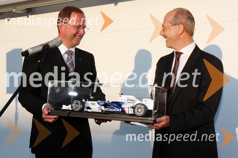 Andrej Malgaj, lastnik in direktor podjetja Avtohiša Malgaj in Günter Schuster, direktor za finance in poslovanje BMW Group Centralna in Vzhodna EvropaOtvoritev novega prodajno servisnega centra BMW Malgaj Kranj