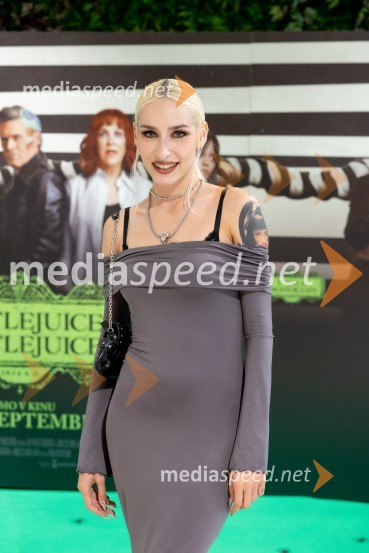  Sara Briški Cirman - Raiven, pevka, harfistkaPremiera filma Beetlejuice, Beetlejuice v Cineplexx Ljubljana