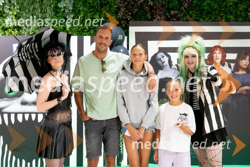  Kaja Kočevar- Kaya Solo, vlogerka;  Saša  Kapetanovič, glavni in odgovorni urednik Avtomagazin;  Inti Plut;  Tori Plut;  Doroteya NahbergerPremiera filma Beetlejuice, Beetlejuice v Cineplexx Ljubljana