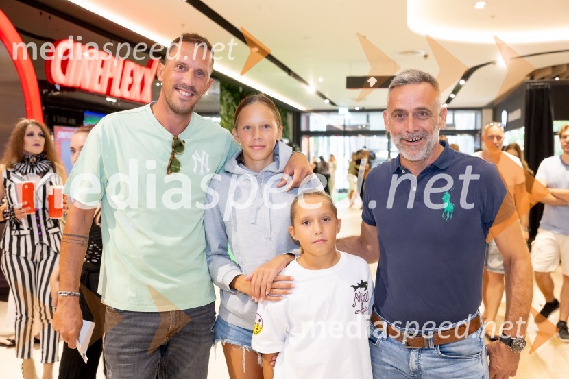  Saša  Kapetanovič, glavni in odgovorni urednik Avtomagazin;  Inti Plut;  Tori Plut;  Manuel Pungertnik, vodja šole vožnje, AMZSPremiera filma Beetlejuice, Beetlejuice v Cineplexx Ljubljana