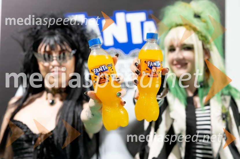  Kaja Kočevar- Kaya Solo, vlogerka;  Doroteya NahbergerPremiera filma Beetlejuice, Beetlejuice v Cineplexx Ljubljana