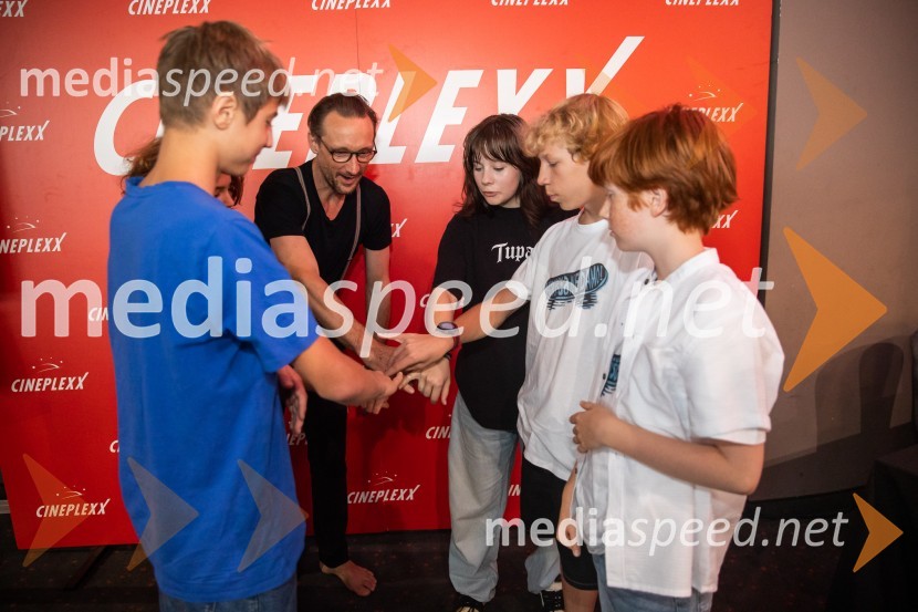  Youri Friderich, igralec;  Marko  Mandić, igralec;  Kaja Šuštar, igralka;  Niko Lemark, igralec;  David Trontelj, igralecFilm Igrišča ne damo! navdušil tudi v Cineplexx Kranj