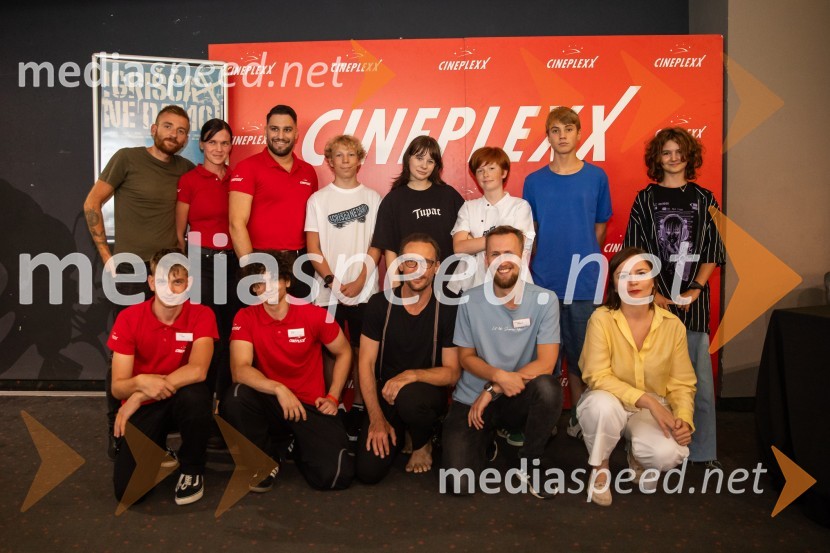  ... ;  ... ;  ... ;  ... ;  ... ;  Niko Lemark, igralec;  Kaja Šuštar, igralka;  Marko  Mandić, igralec;  David Trontelj, igralec;  ... ;  Youri Friderich, igralec;  Kaja Zabret, igralka;  Barbara Daljavec, filmska producentkaFilm Igrišča ne damo! navdušil tudi v Cineplexx Kranj