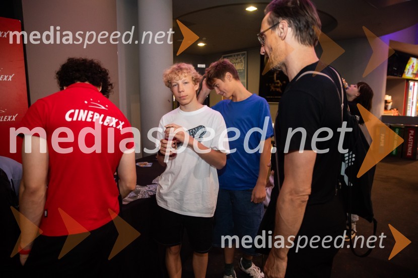  Niko Lemark, igralec;  Marko  Mandić, igralecFilm Igrišča ne damo! navdušil tudi v Cineplexx Kranj