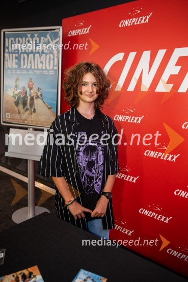 Kaja Zabret, igralkaFilm Igrišča ne damo! navdušil tudi v Cineplexx Kranj