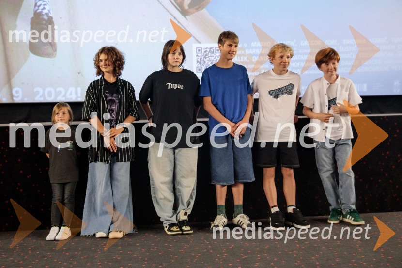  ... ;  Kaja Zabret, igralka;  Kaja Šuštar, igralka;  Youri Friderich, igralec;  Niko Lemark, igralec;  David Trontelj, igralecFilm Igrišča ne damo! navdušil tudi v Cineplexx Kranj