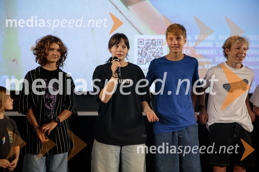  Kaja Zabret, igralka;  Kaja Šuštar, igralka;  Youri Friderich, igralec;  Niko Lemark, igralecFilm Igrišča ne damo! navdušil tudi v Cineplexx Kranj