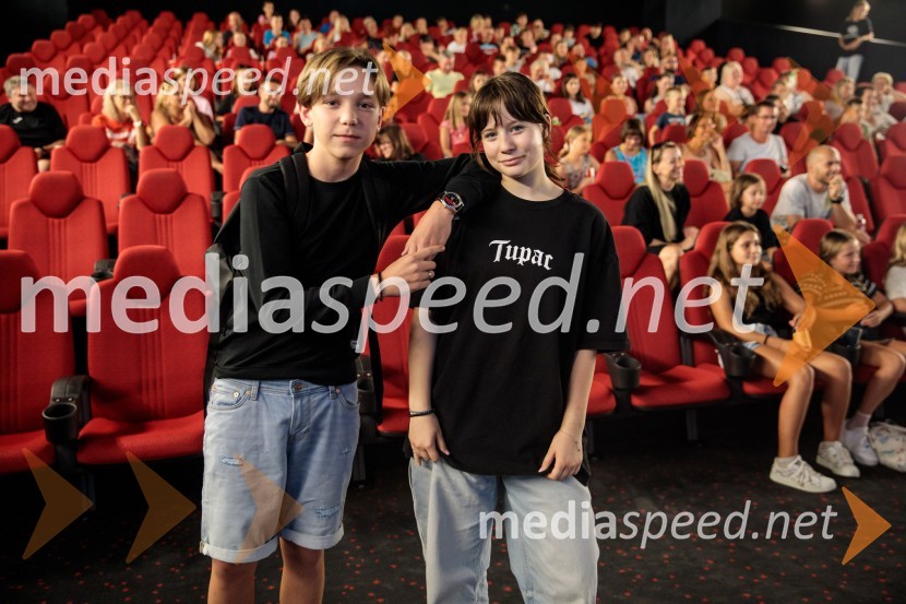  ... ;  Kaja Šuštar, igralkaFilm Igrišča ne damo! navdušil tudi v Cineplexx Kranj